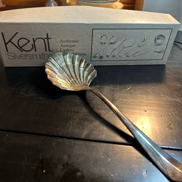 Kent silversmiths silver plate shell serving spoon made in Italy, thanksgiving - Picture 1 of 5